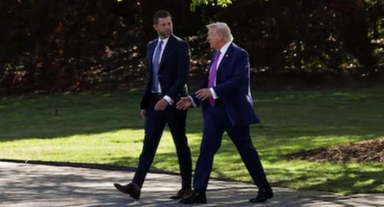 ට්‍රම්ප්ගේ චීන සංචාරයට ඔහුගේ පුත්‍රයෙක් එක්වෙයි!